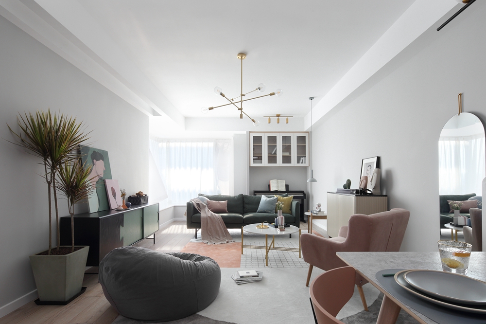 客廳變成“朋友圈”，取消電視后，我的婚房寬敞了一倍！