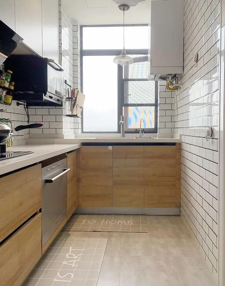 有娃之家這樣裝，定制墻柜連接餐廳卡座，住十年都沒雜物！