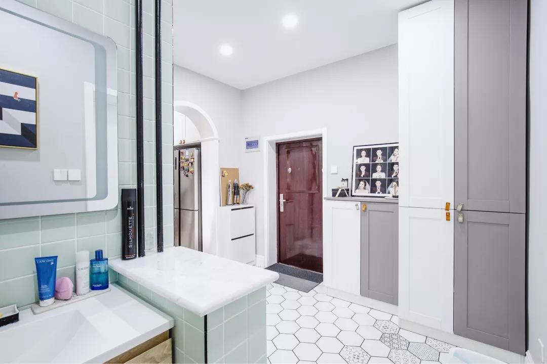 69㎡小清新婚房，卡座書桌餐柜一體，她家溫柔又耐看！