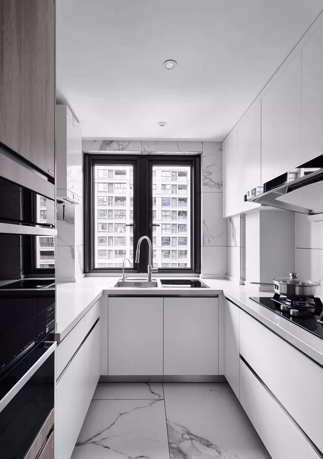 倔強老婆不聽勸，非要裝滿玻璃門，完工后我閉嘴了！	