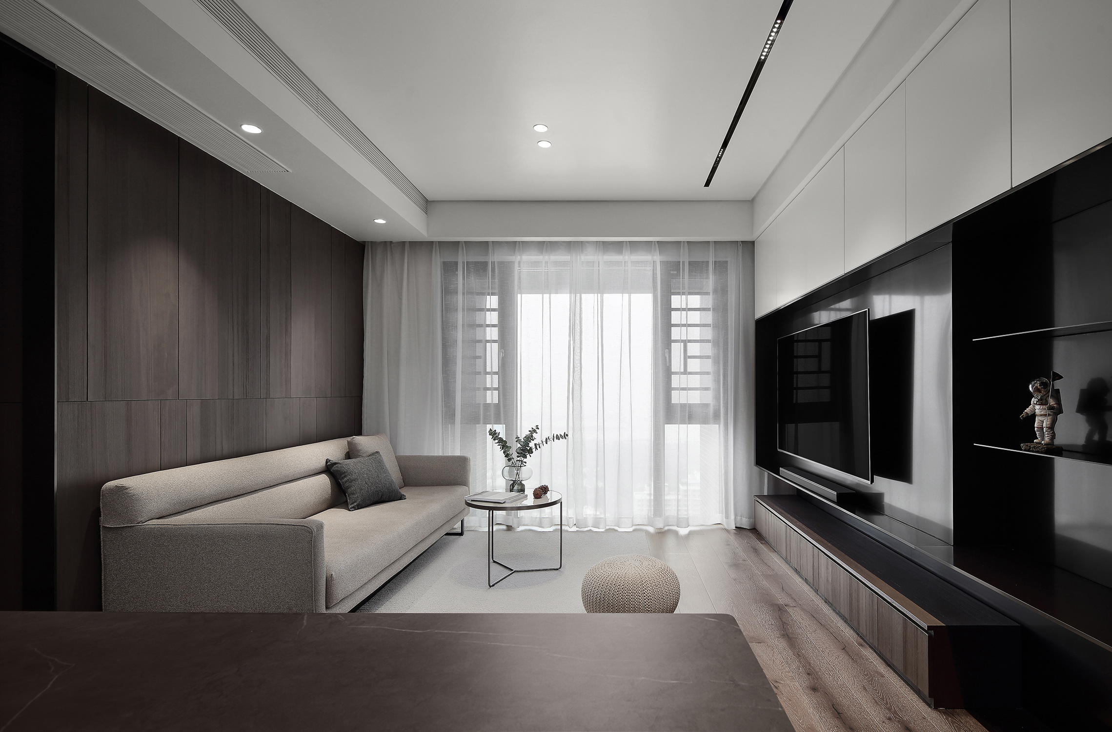 現代輕奢小三居，黑灰色調由簡入繁，滿足帶娃夫婦所有需求