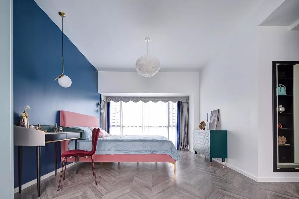 她家的140㎡輕法式復(fù)古宅，藍粉撞色簡直太好看！