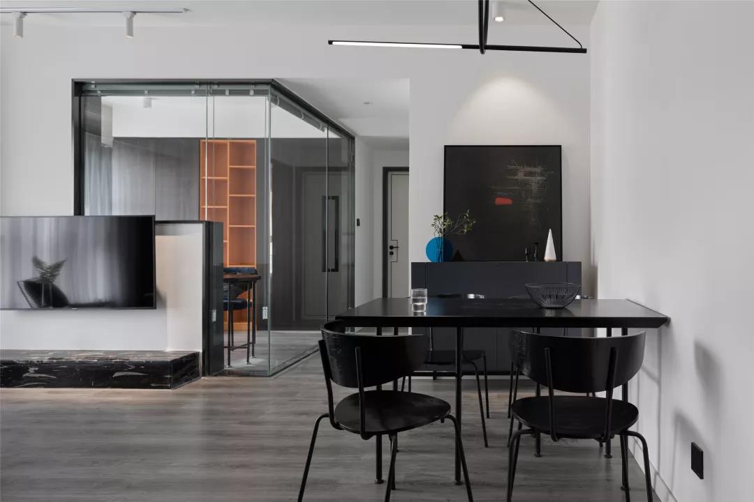 深圳夫妻買下97㎡老房，客廳隔出書房，不砸墻也能大變樣