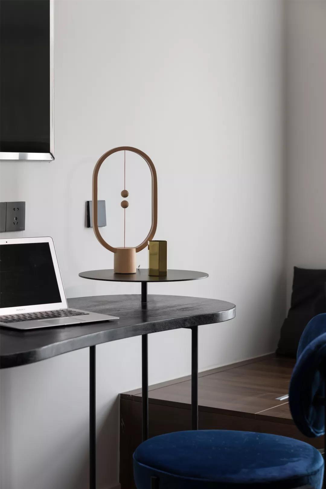 深圳夫妻買下97㎡老房，客廳隔出書房，不砸墻也能大變樣