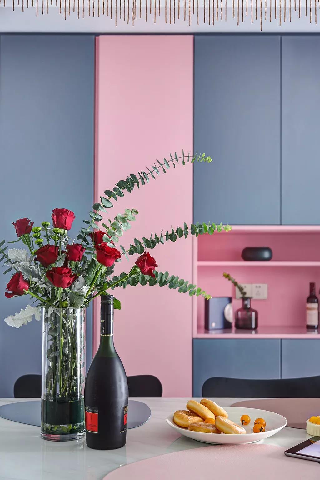 她家的140㎡輕法式復(fù)古宅，藍粉撞色簡直太好看！