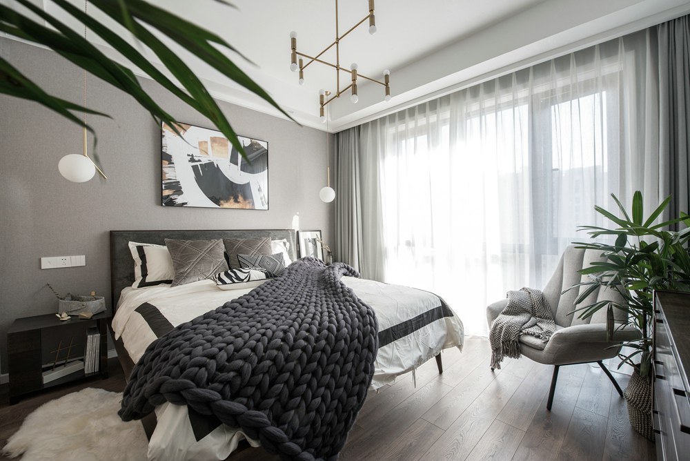 隱藏在電視墻后面的陽(yáng)光書房