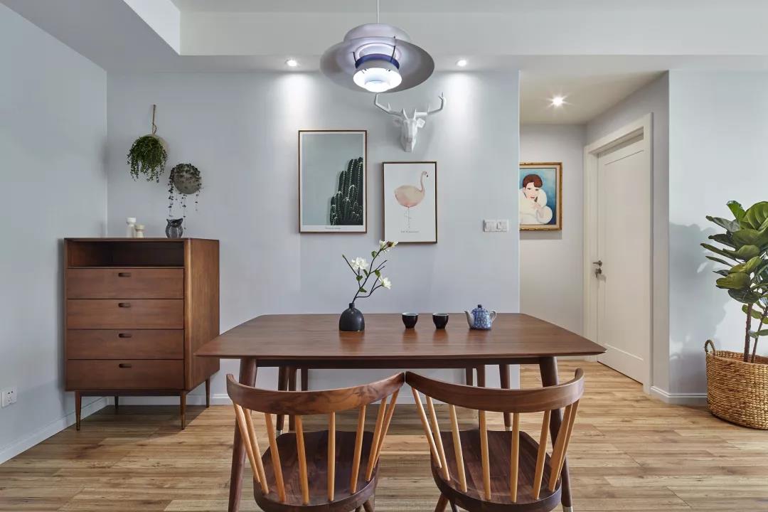 客廳變“圖書館”，陽臺變“觀景茶室”，這個(gè)家超仙氣！