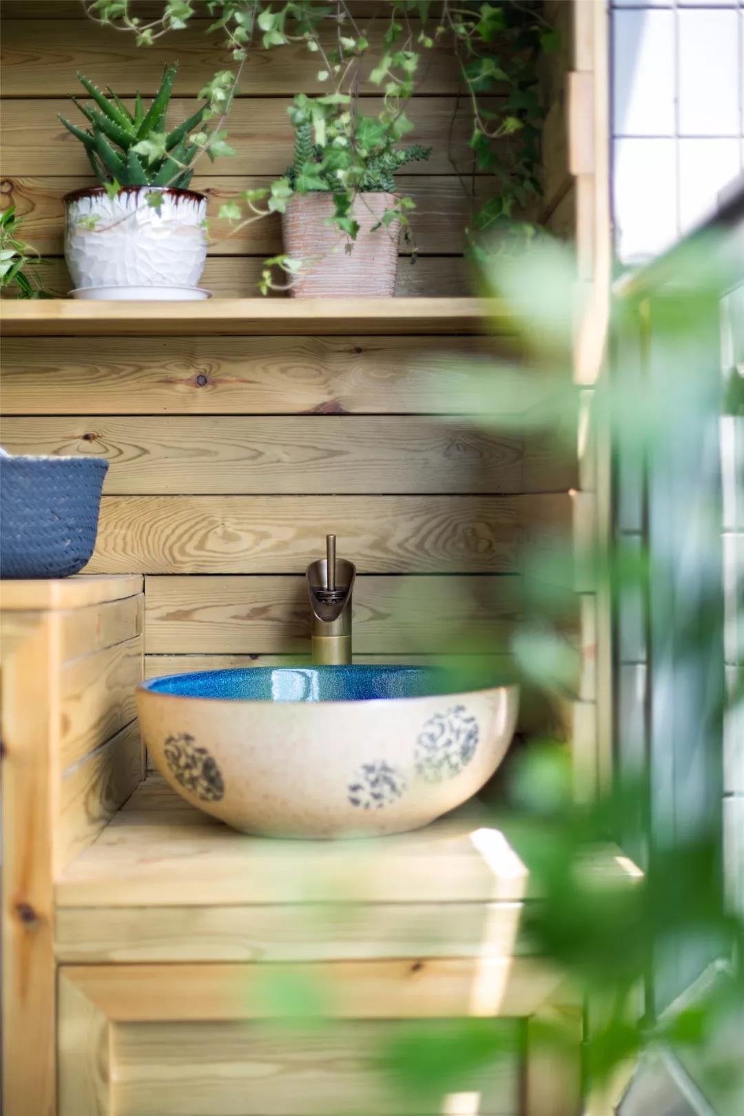 西安教師花12萬打造文藝三居，陽臺綠植＋整面墻書柜，超實用！