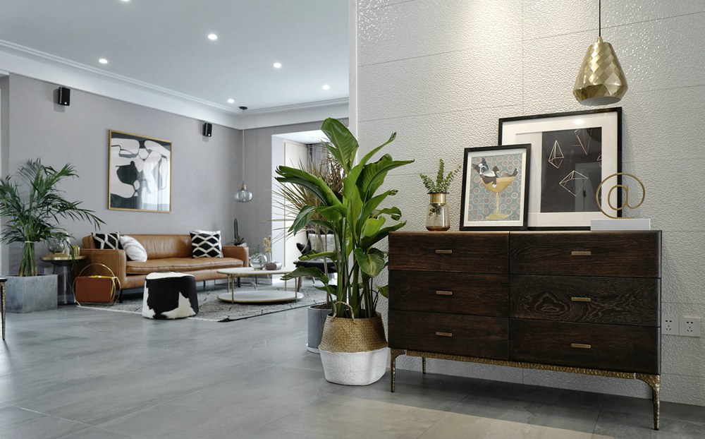 隱藏在電視墻后面的陽(yáng)光書房