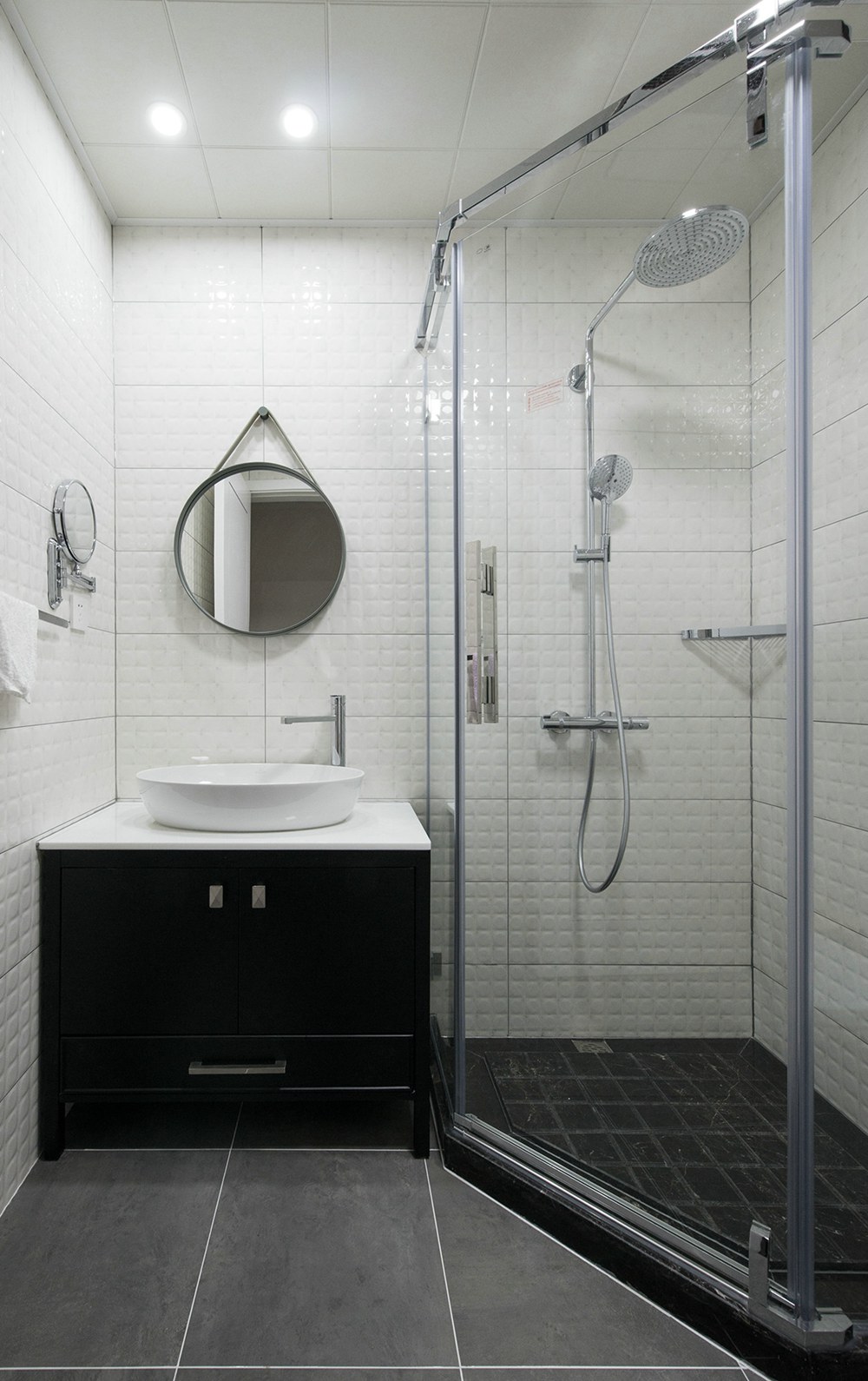 隱藏在電視墻后面的陽(yáng)光書房