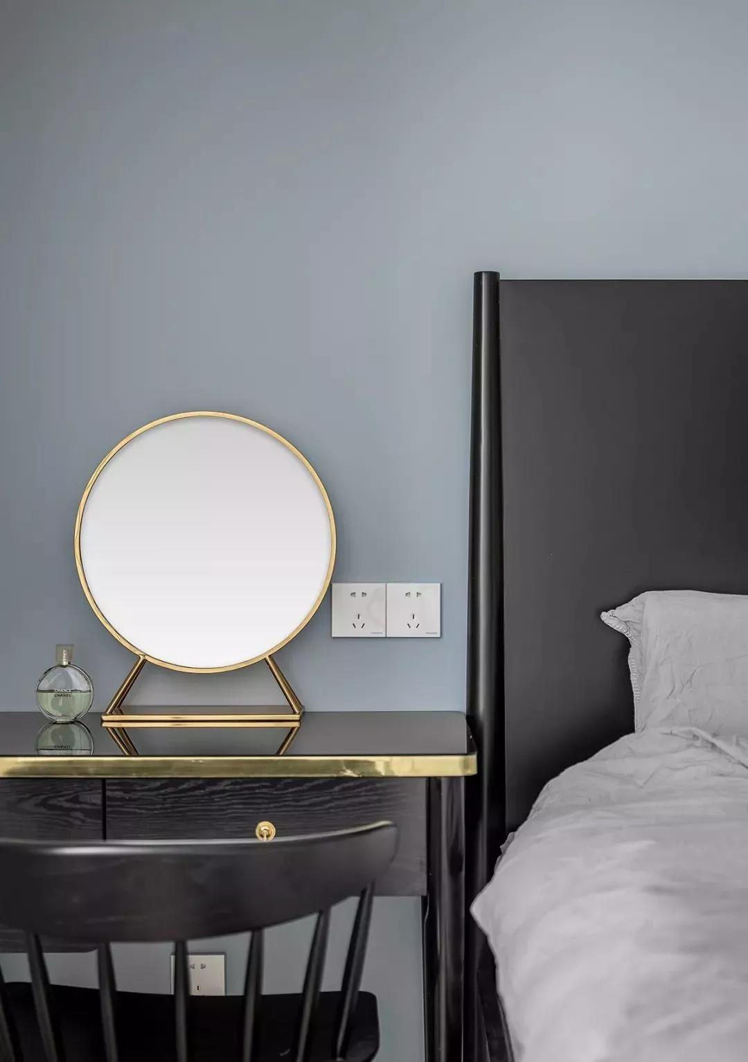 成都90㎡老房改造記丨客廳柜子橫著放，既能分區又能裝