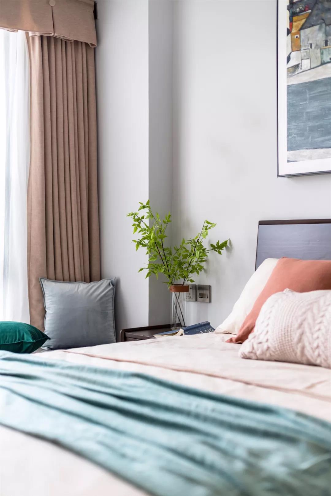 西安教師花12萬打造文藝三居，陽臺綠植＋整面墻書柜，超實用！