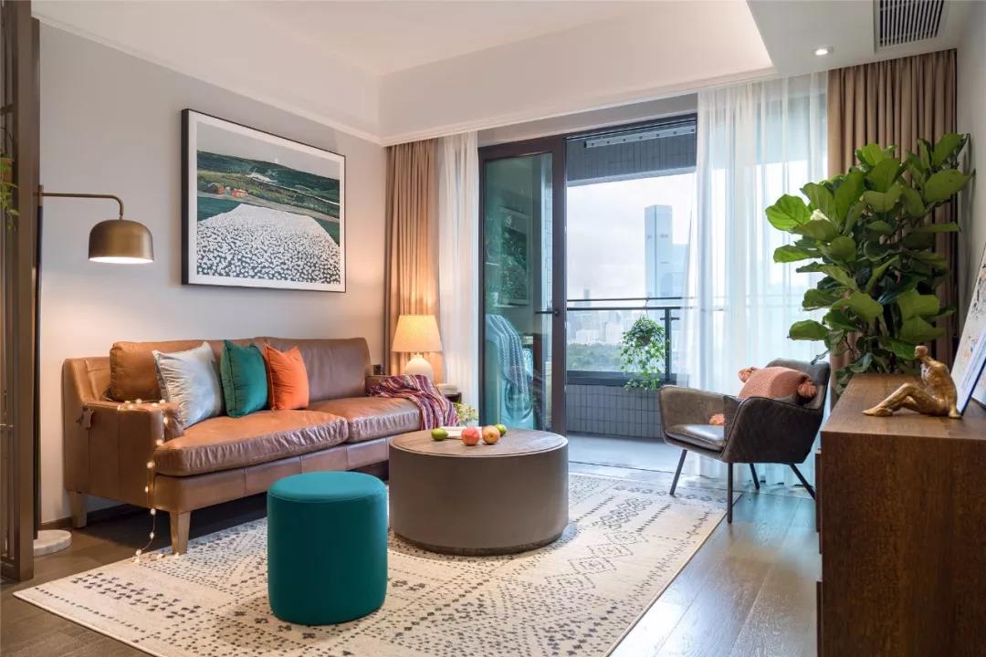 西安教師花12萬打造文藝三居，陽臺綠植＋整面墻書柜，超實用！