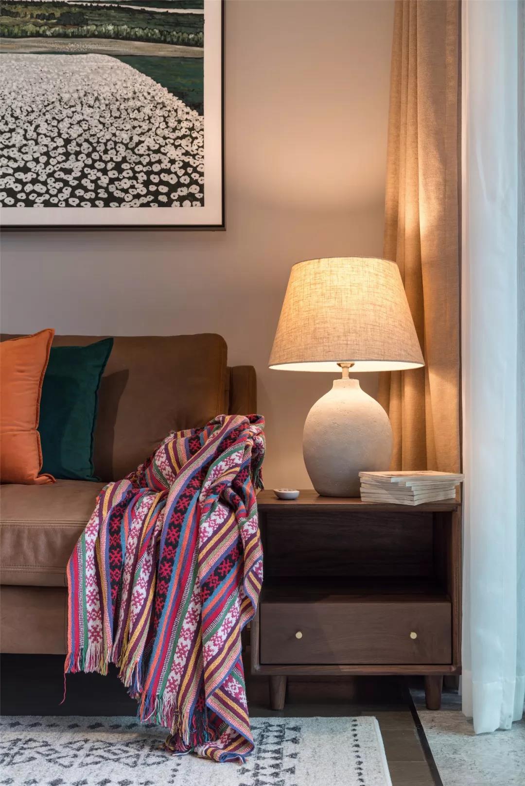 西安教師花12萬打造文藝三居，陽臺綠植＋整面墻書柜，超實用！