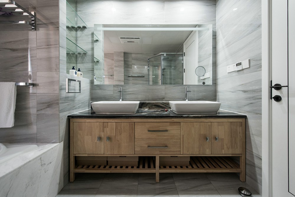 隱藏在電視墻后面的陽(yáng)光書房