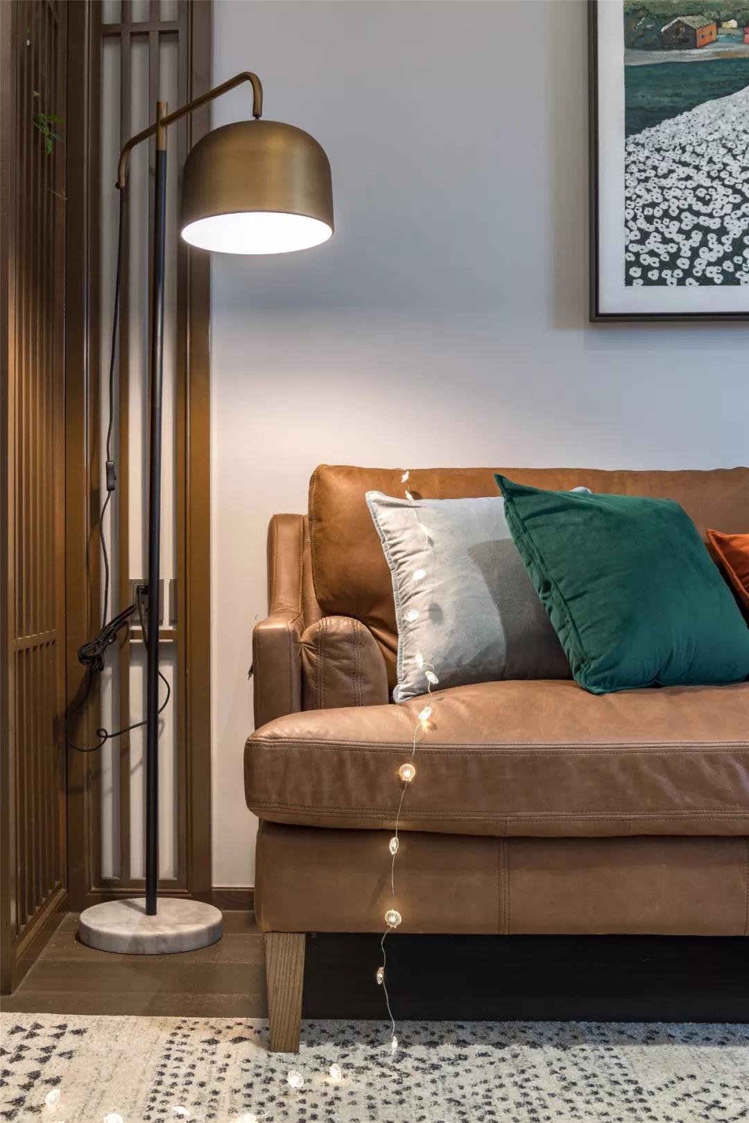 西安教師花12萬打造文藝三居，陽臺綠植＋整面墻書柜，超實用！