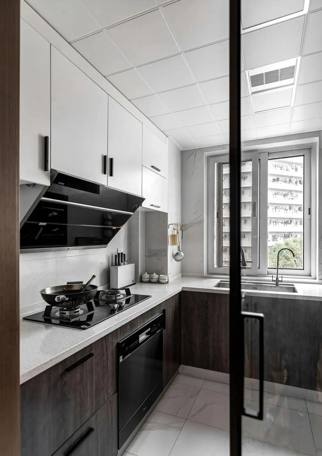 客廳去電視變墻柜+家庭影院，115㎡像住大別墅！