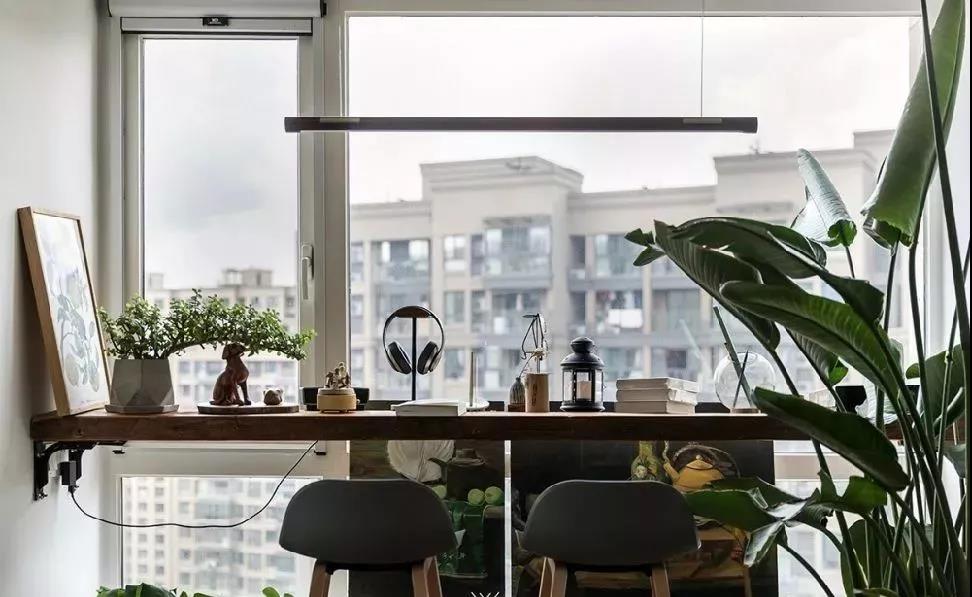 超ins風(fēng)的89㎡現(xiàn)代簡(jiǎn)約小兩居，她把花園式陽臺(tái)搬回家