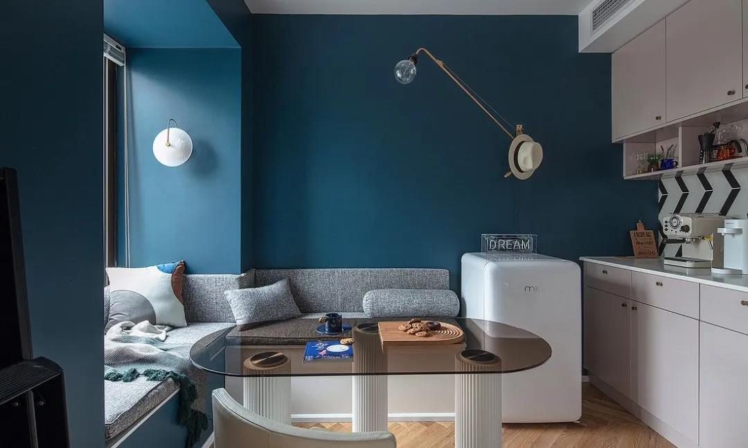 客廳去電視化，78㎡三口之家書墻+休閑吧，好看又實用