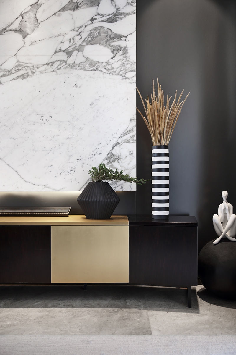 灰色調譜寫優雅風情，精致擺件演繹輕奢時尚，這樣的輕奢風讓人移不開眼～