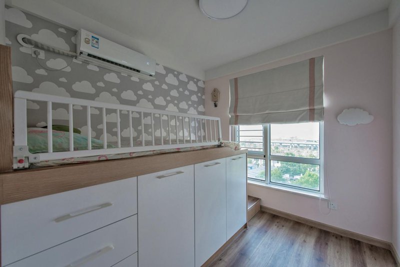 85㎡簡約原木住宅，扔掉傳統笨重沙發，客廳還可以這樣設計