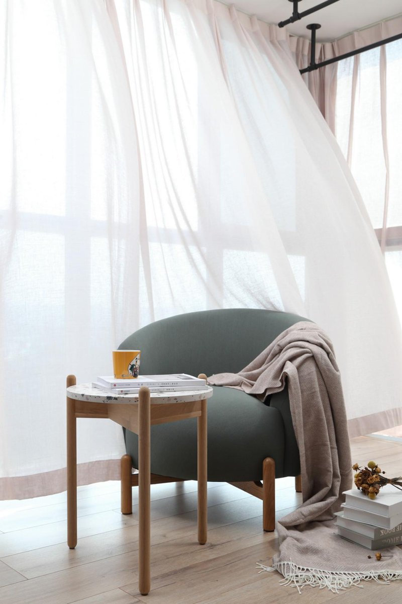 誰說北歐風只有純白？來看看藝術(shù)家的家：玩轉(zhuǎn)北歐風和色彩的混搭